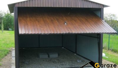 Garaż blaszany, drewnopodobny, brązowy z otwieraną bramą