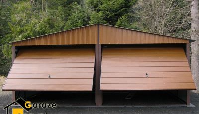 Garaż na dwa samochody - drewnopodobna struktura