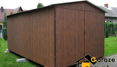 Gotowy garaż blaszak drewnopodobny z dwuspadowym dachem